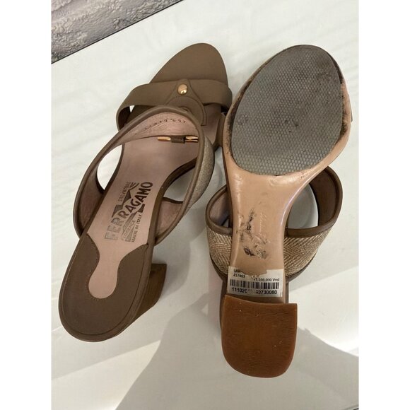 Salvatore Ferragamo Women’sLeather Woven Mule Sandals with Gold Hardware Size 8 - Picture 8 of 8